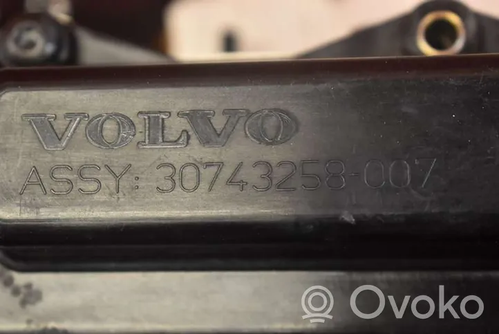 Volvo V70 Sylinterinkansi 30731988