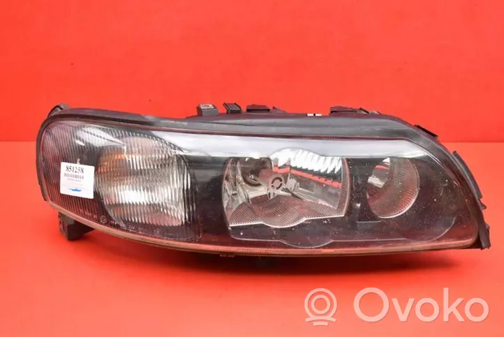 Volvo XC70 Lampa przednia 30655906