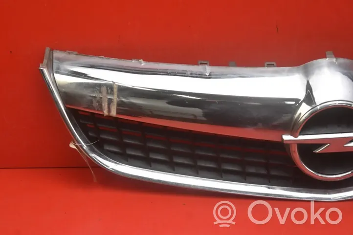 Opel Vectra C Grotelės priekinės 13197512