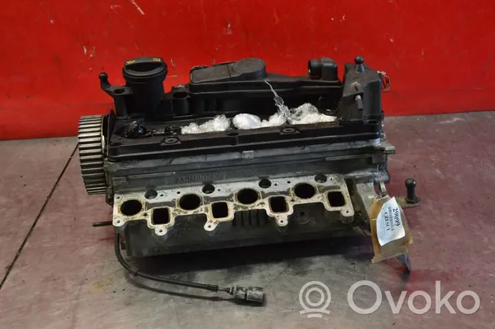Volkswagen PASSAT B6 Testata motore 03L103373