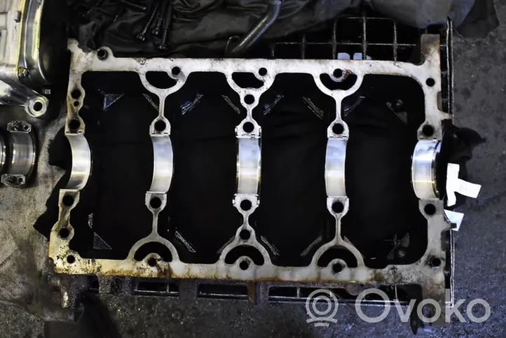 Hyundai Elantra Engine block D4EA