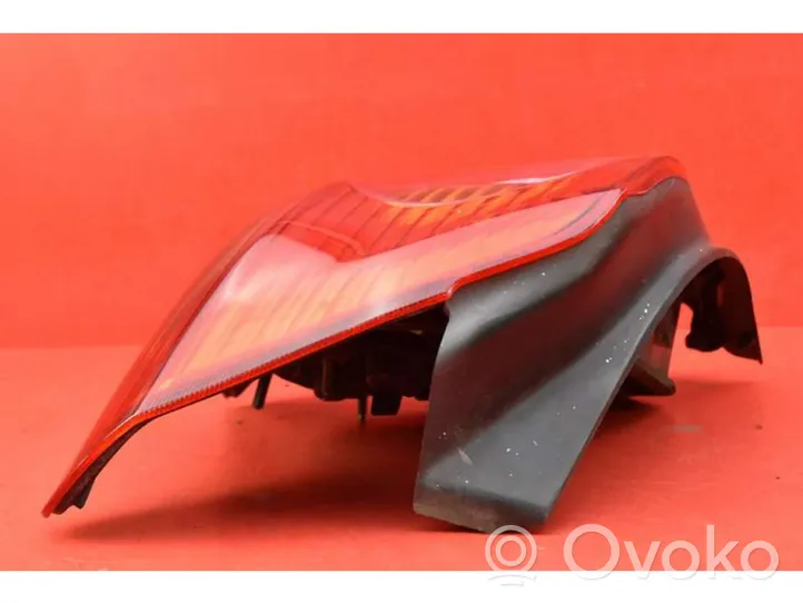 Toyota Avensis Verso Lampa tylna 05-48