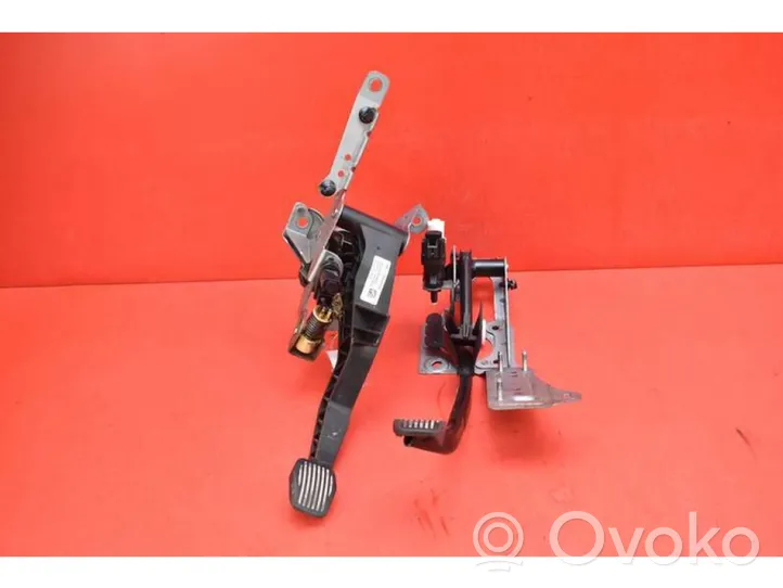 Ford Focus C-MAX Accelerator throttle pedal 8N51-7B633-CD