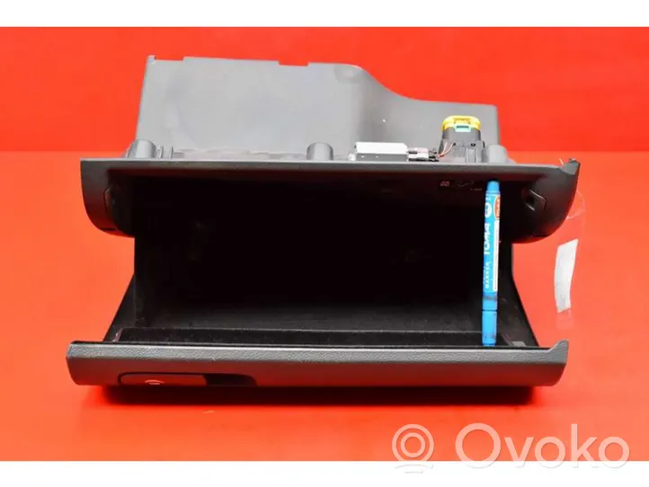 Volkswagen Golf IV Glove box 5M1857097