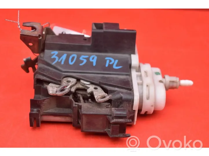 Audi A4 S4 B5 8D Front door lock 8D1837015C