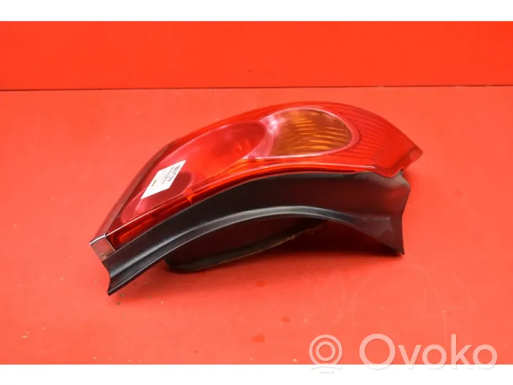 Toyota Avensis Verso Lampa tylna 05-48