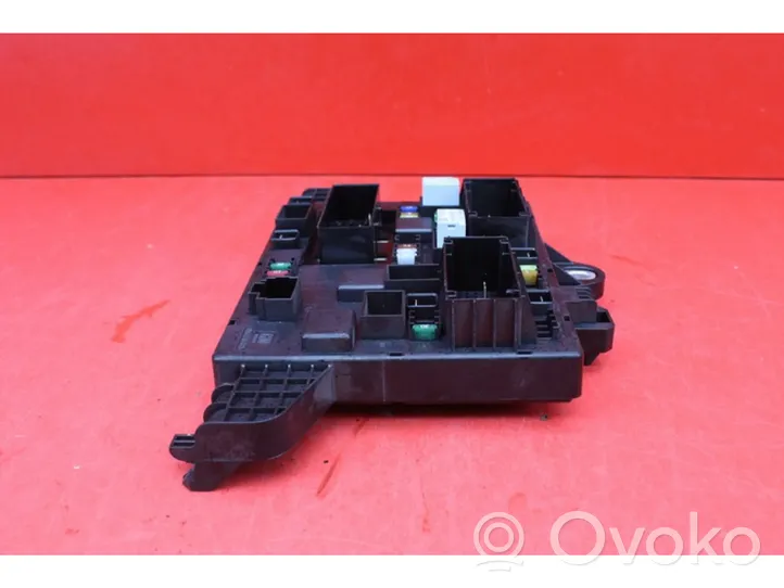 Opel Astra J Set scatola dei fusibili 13449201