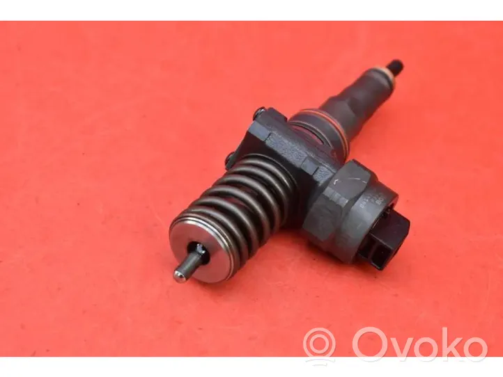 Volkswagen PASSAT B5.5 Injecteur de carburant 038130073J