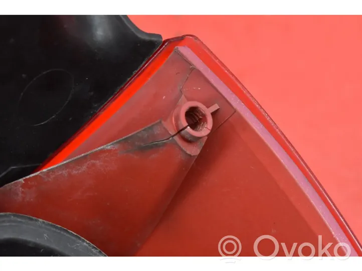 Renault Clio III Luz trasera/de freno 8200459962--H