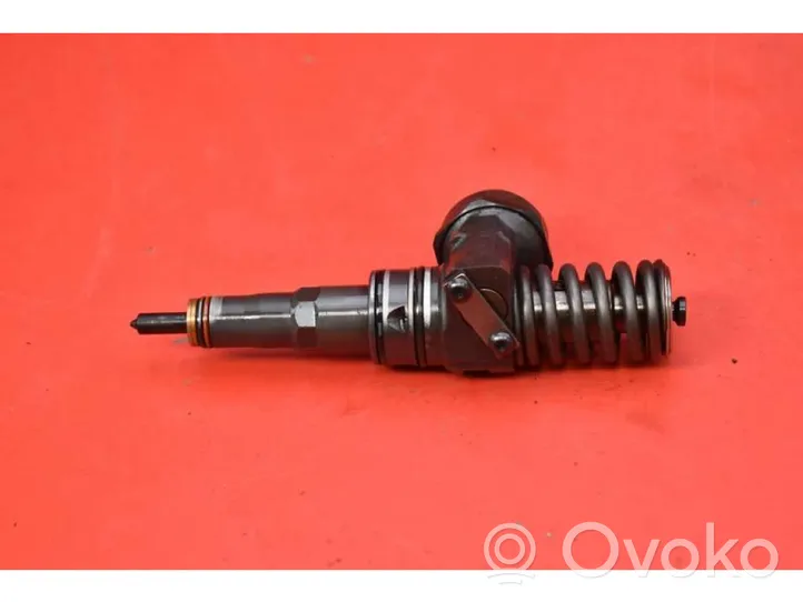 Volkswagen Golf V Fuel injector 038130073BN