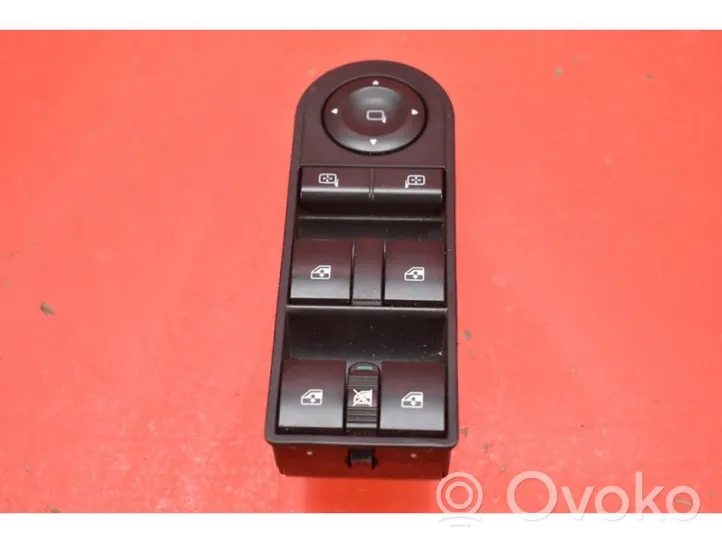 Opel Zafira B Electric window control switch 13228699