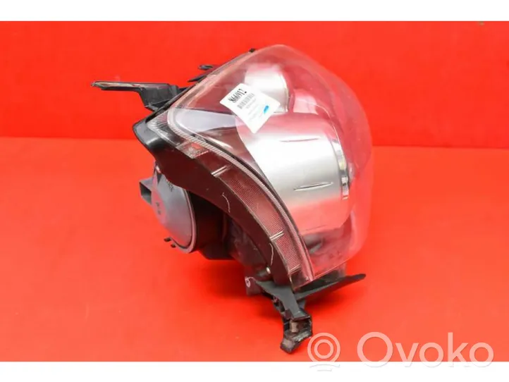 Toyota Avensis Verso Lampa przednia 35-108