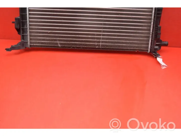 Renault Megane III Radiateur de refroidissement 637647