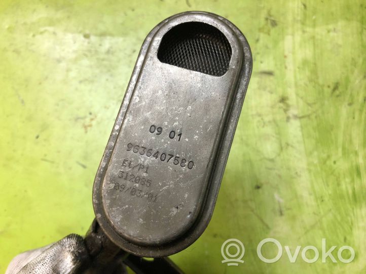 Citroen Xsara Picasso Crépine d'aspiration d'huile 9636407580