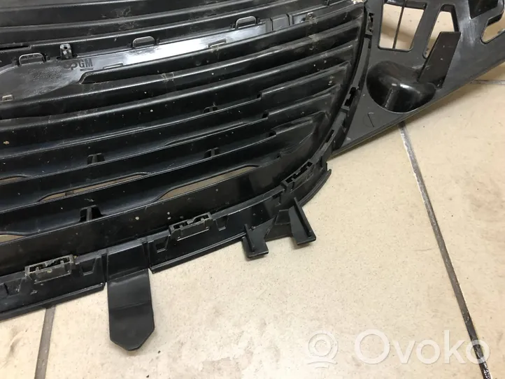 Opel Grandland X Grille calandre supérieure de pare-chocs avant YP00023977