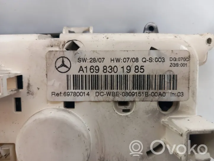 Mercedes-Benz A W169 Oro kondicionieriaus/ klimato/ pečiuko valdymo blokas (salone) A1698301985