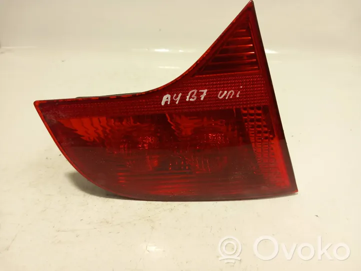 Audi A4 S4 B7 8E 8H Lampy tylnej klapy bagażnika 8E9945093