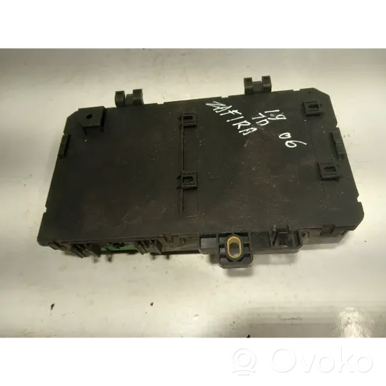 Opel Zafira B Set scatola dei fusibili 13206757