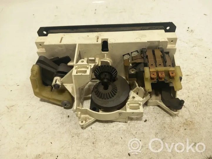 Audi A4 S4 B5 8D Climate control unit 