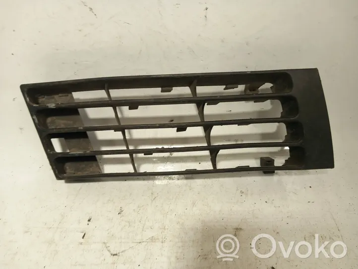 Audi A4 S4 B5 8D Grille inférieure de pare-chocs avant 8D0807346AA