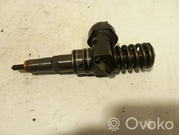 Volkswagen Touran I Fuel injector 0414720313