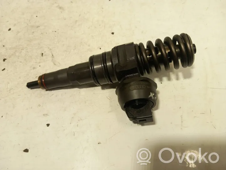 Volkswagen Touran I Fuel injector 0414720313