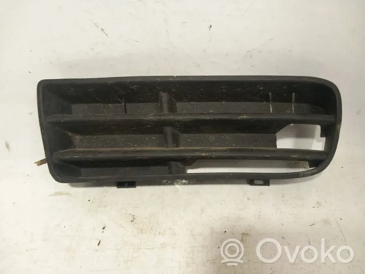 Volkswagen Golf IV Front bumper lower grill 1J0853665B