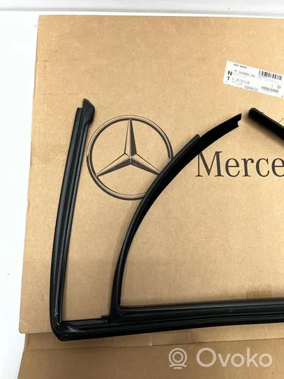 Mercedes-Benz GLC X253 C253 Guarnizione in gomma finestrino/vetro portiera posteriore A2537350425