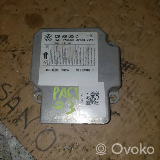 Volkswagen PASSAT B3 Airbag control unit/module 1C0909605B00L