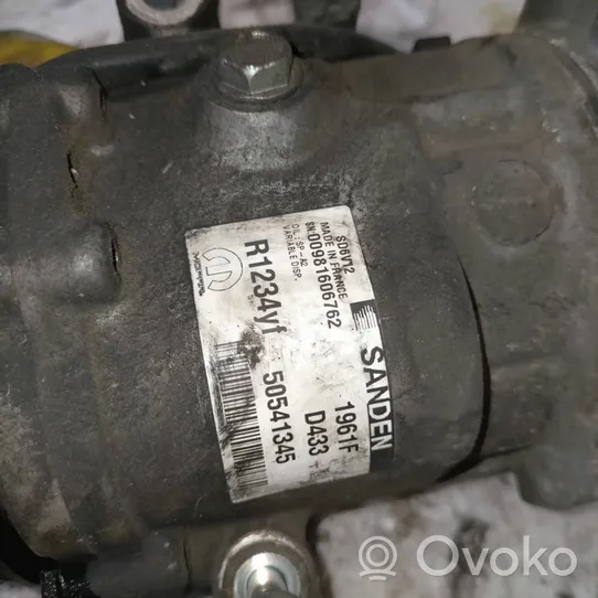 Fiat Qubo Ilmastointilaitteen kompressorin pumppu (A/C) 50541345