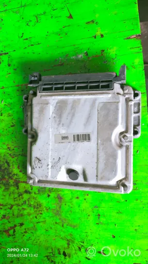 Peugeot 806 Unidad de control/módulo ECU del motor 0281010135