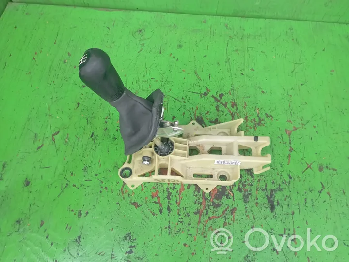 Volvo V50 Gear selector/shifter in gearbox 