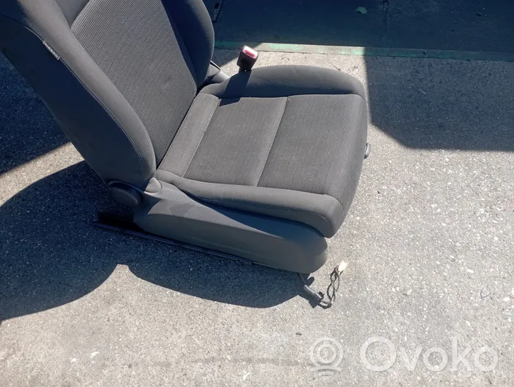 Volkswagen Golf V Переднее сиденье пассажира 