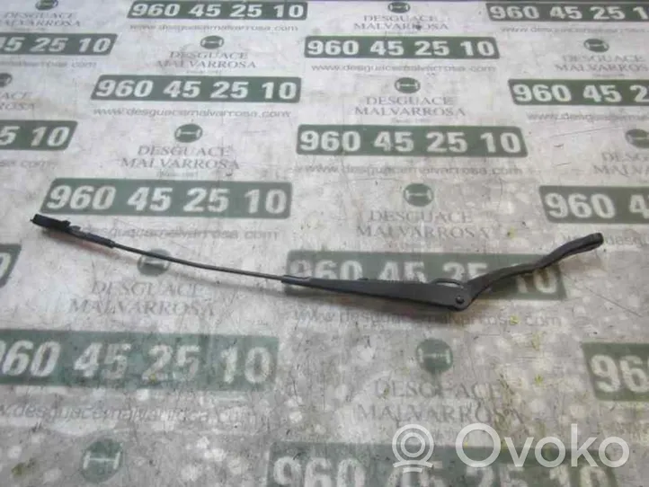 Opel Corsa D Etupyyhkimen sulan varsi 