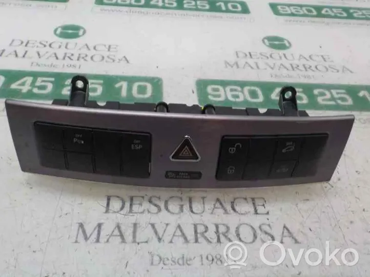 Mercedes-Benz CLC CL203 Interruttore luci di emergenza A20382161817167