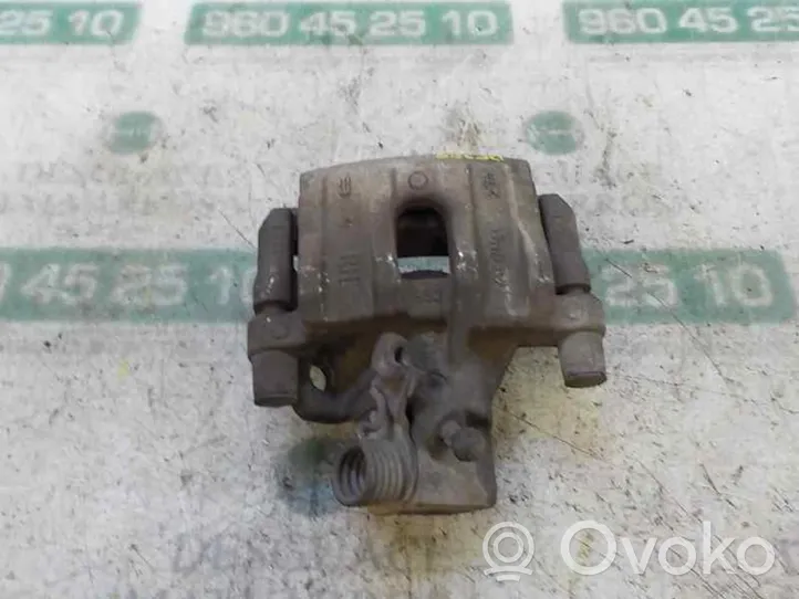 Ford Focus C-MAX Supporto della pinza del freno posteriore 2210213