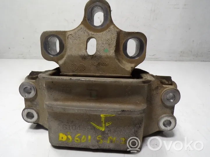 Audi Q3 8U Support de moteur, coussinet 8J0199555L