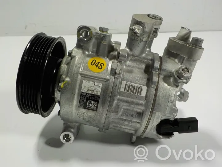 Audi A1 Ilmastointilaitteen kompressorin pumppu (A/C) 5Q0820803P