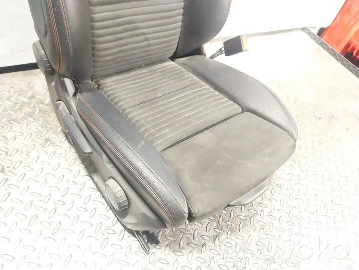 Mercedes-Benz GLA W156 Front passenger seat 