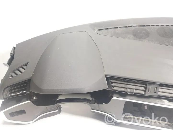 Audi Q3 F3 Panelė 83B85700124A