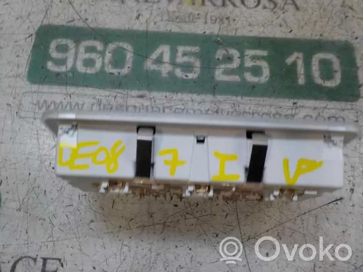 Opel Astra H Panel oświetlenia wnętrza kabiny 22774329