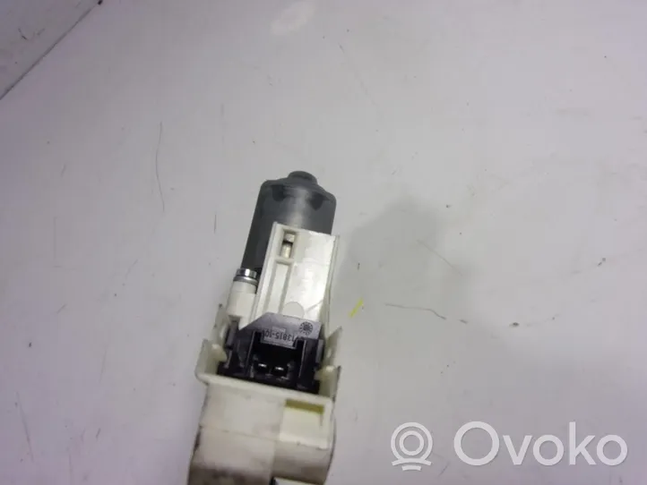 Skoda Yeti (5L) Elektryczny podnośnik szyby drzwi tylnych 5L0959811A