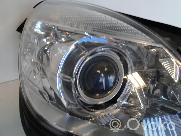 Mercedes-Benz E W212 Lampa przednia 2128205861