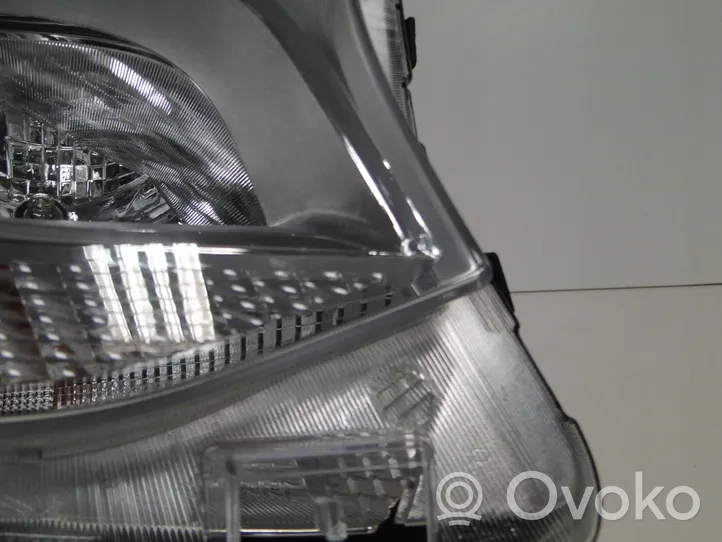 Mercedes-Benz Sprinter W907 W910 Lampa przednia A9109060100