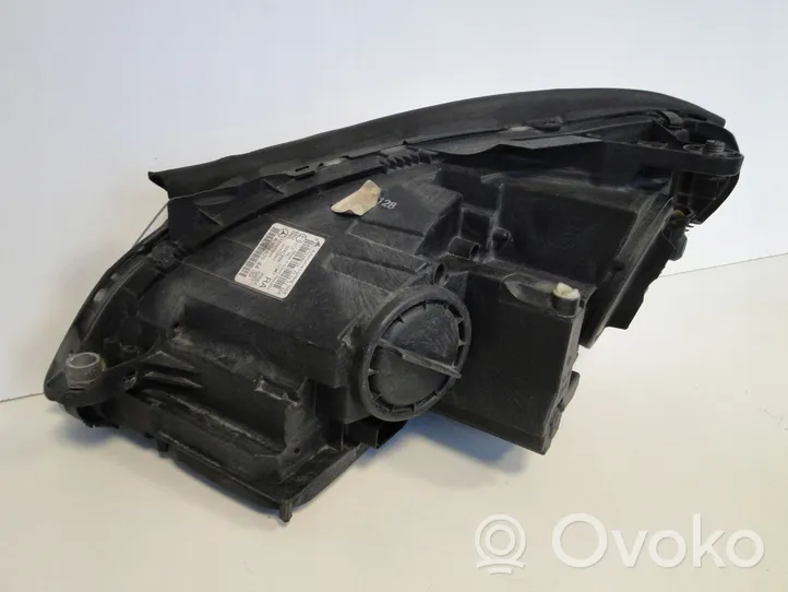 Mercedes-Benz C W204 Lampa przednia A2048204439