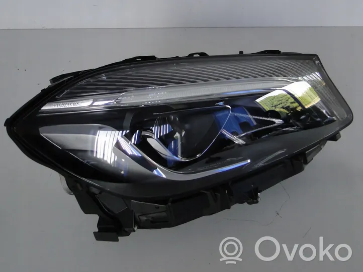 Mercedes-Benz A W176 Lampa przednia A1769069000