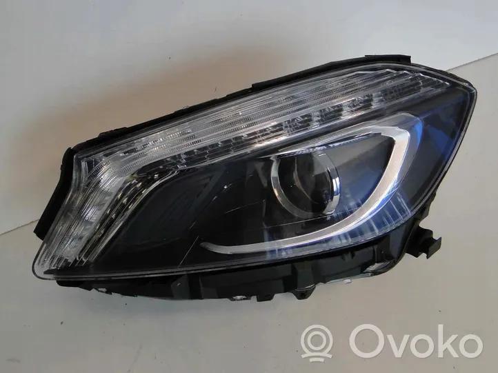 Mercedes-Benz A W176 Lampa przednia A1768201161