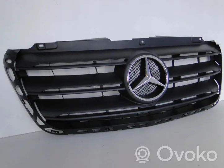 Mercedes-Benz Sprinter W907 W910 Griglia superiore del radiatore paraurti anteriore A9108852800