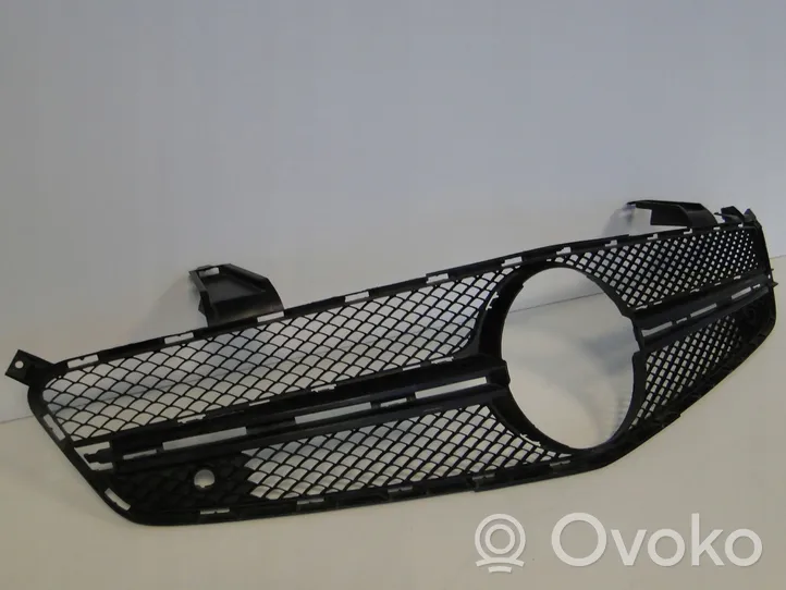 Mercedes-Benz SL AMG R231 Grille calandre supérieure de pare-chocs avant A2318880560