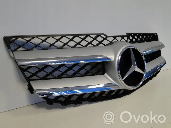 Mercedes-Benz GLK (X204) Grille calandre supérieure de pare-chocs avant A2048802983